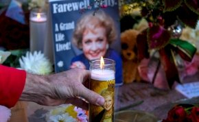 Otromba pletyka: a közel 100 évesen elhunyt színésznő halálát a harmadik oltásával is kapcsolatba hozták